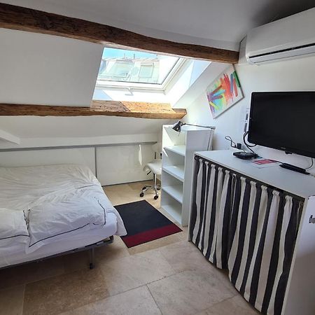 Appartement Coeur De Paris Avec Vue Sur Les Toits Ngoại thất bức ảnh